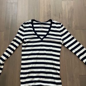 Gap size S black white stripe v neck